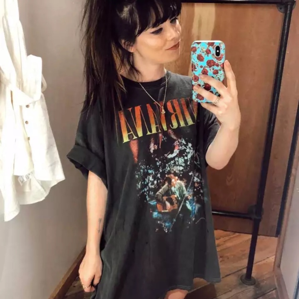 Oversized Nirvana Concert Vintage Band Graphic Tee - Picture 4 of 11